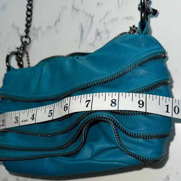 Cynthia Rowley Vintage Y2K Teal Turquoise Zipper Mini Purse with Long Chain - Picture 7 of 9